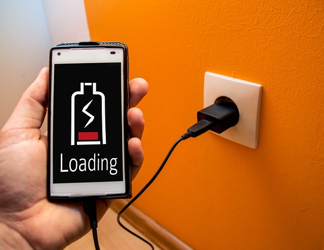 Nabijte svůj smartphone správně a nevěřte starým mýtům